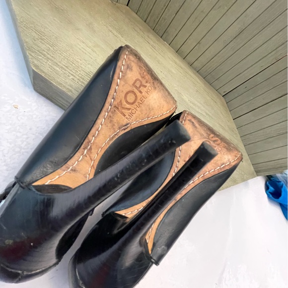 Michael Kors Black Leather Cut Out Heel Peep Toe Stiletto Heels w/Buckles 9 - Picture 9 of 9